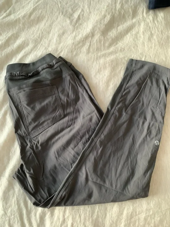 Lululemon women’s jogger - Picture 5 of 6